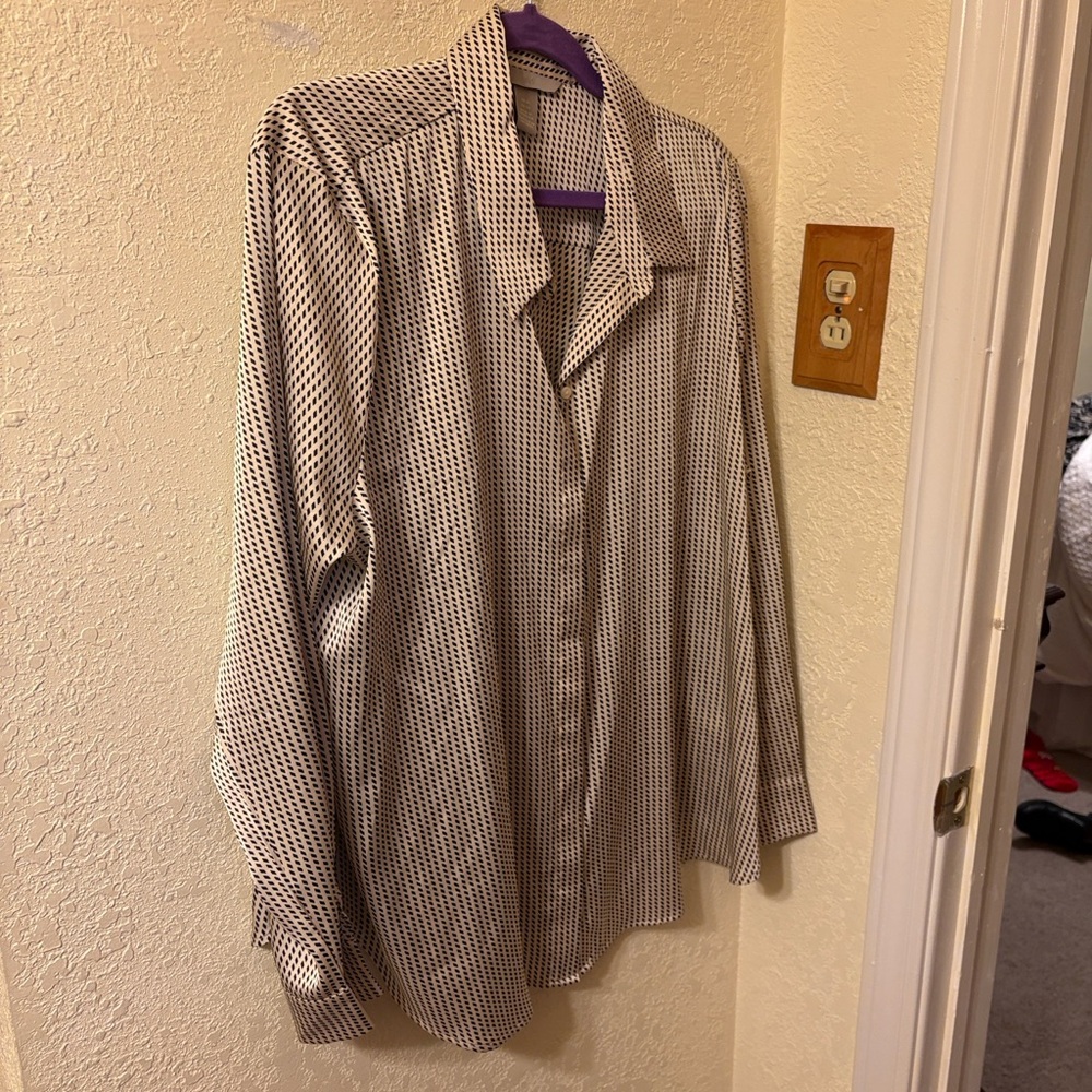 H&M Women’s Black and Tan Patterned Shirt